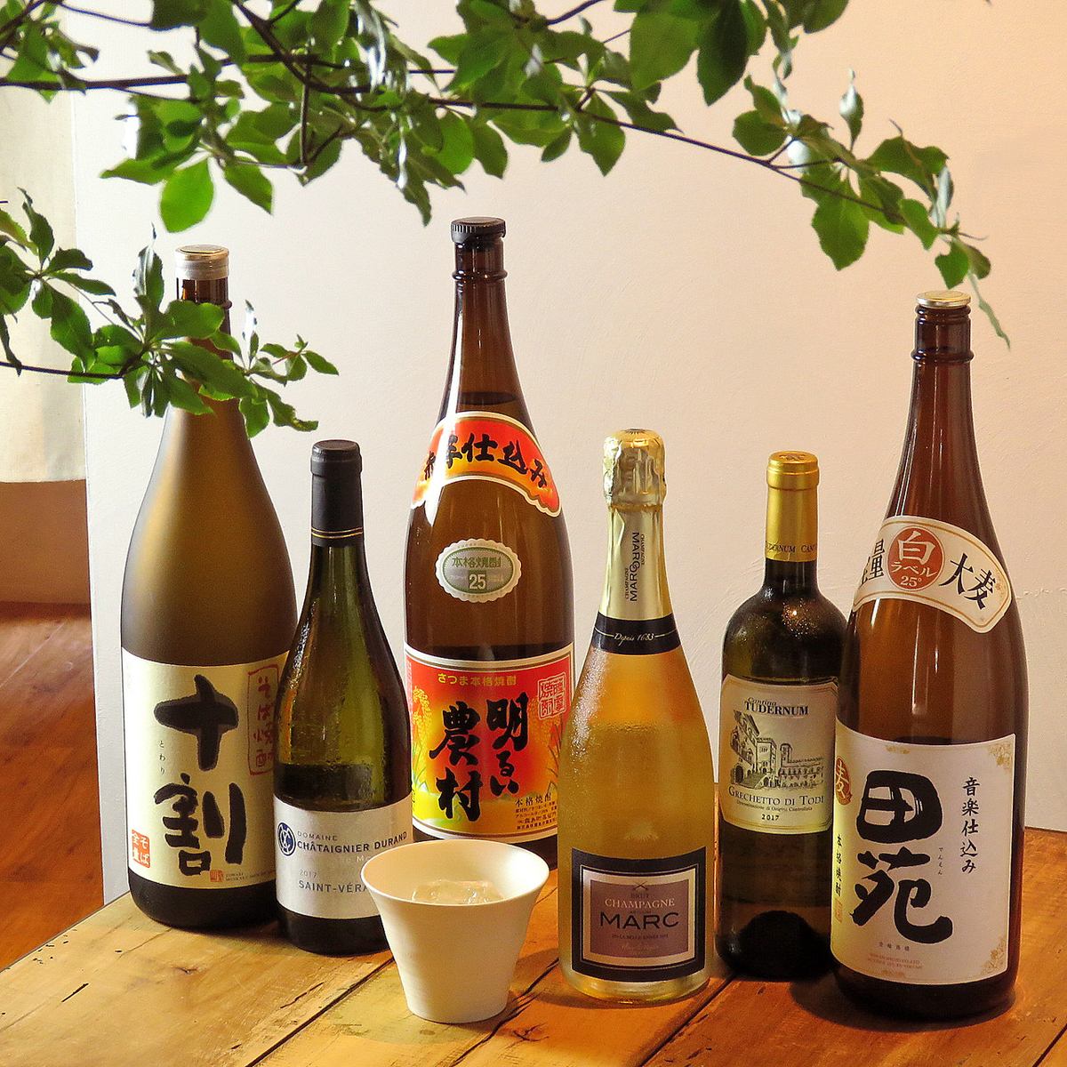 The owner himself carefully selects the sake that goes well with the soba and has a large selection!