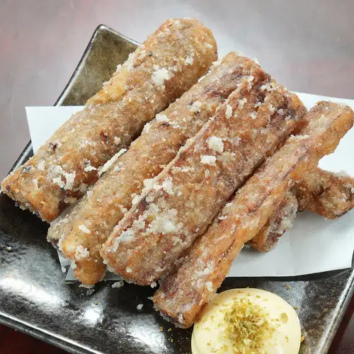 こだわりの二段仕込み。外はカラッと中はしっとり柔らか「ごぼうの唐揚げ」