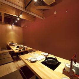 By connecting three adjacent digging rooms, you can prepare a private room for up to 20 people.It is a layout where you can spend your time while looking at each other.Please use it for various parties, such as company banquets, family meals, etc.