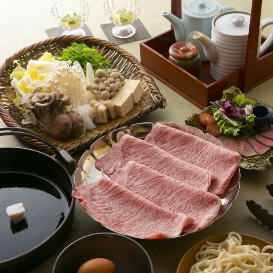 Marbled 120g sukiyaki course [Japanese black beef A5 loin sukiyaki + Wagyu specialty course] 2 hours all-you-can-drink included