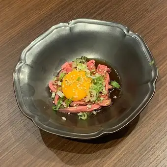 霜月風和牛ユッケ(ローストビーフ使用)