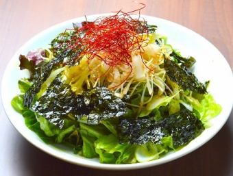 中式沙拉，附自製豆腐、韓國海藻和大量蔥