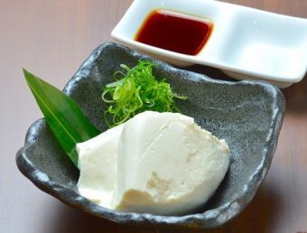 加鹽食用。自製豆腐