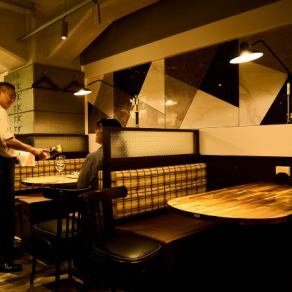 20명 이상에서의 이용으로부터, 점내 이용은 50명까지.테라스의 좌석도 포함하여 최대로 【80분】까지 OK인 전세도 있습니다.많은 인원의 파티와 파티에 사용하기 쉬운 공간이므로 부담없이 상담하십시오!