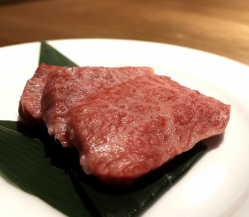 極上の赤身肉【トモサンカク】