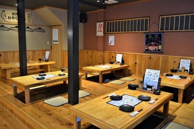 ゆったりした店内でお過ごしください。