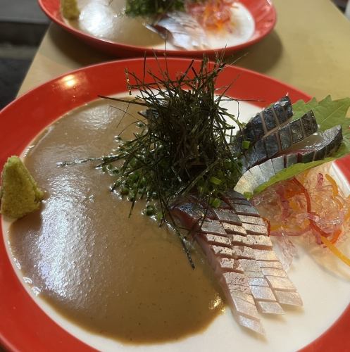 ご飯にもお酒にも◎【胡麻サバ】新鮮なサバを自家製の胡麻タレで仕上げた、風味豊かな一品です。