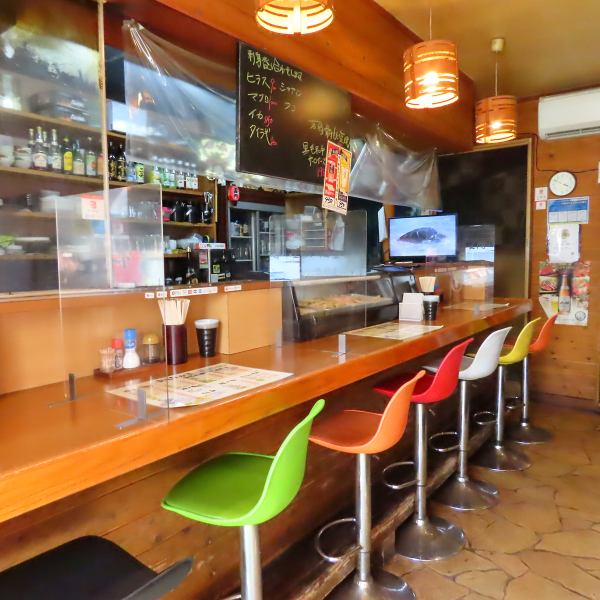 [Ogura Shinjin] is located in Usa-cho, Kokurakita-ku, where you can enjoy authentic yakitori.The cozy interior of the restaurant makes it easy to come by yourself or with friends.The charcoal-grilled yakitori, as well as teppanyaki dishes and sashimi, are very popular! We are here♪