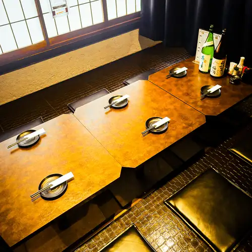 <p>和の趣き溢れる店内は大人の為の落ち着いた雰囲気となっております。2名様～ご利用可能な完全個室席は新潟駅での接待や女子会、合コンなど各種宴会に最適なプライベート個室空間♪お得な宴会コースプランもご用意！</p>