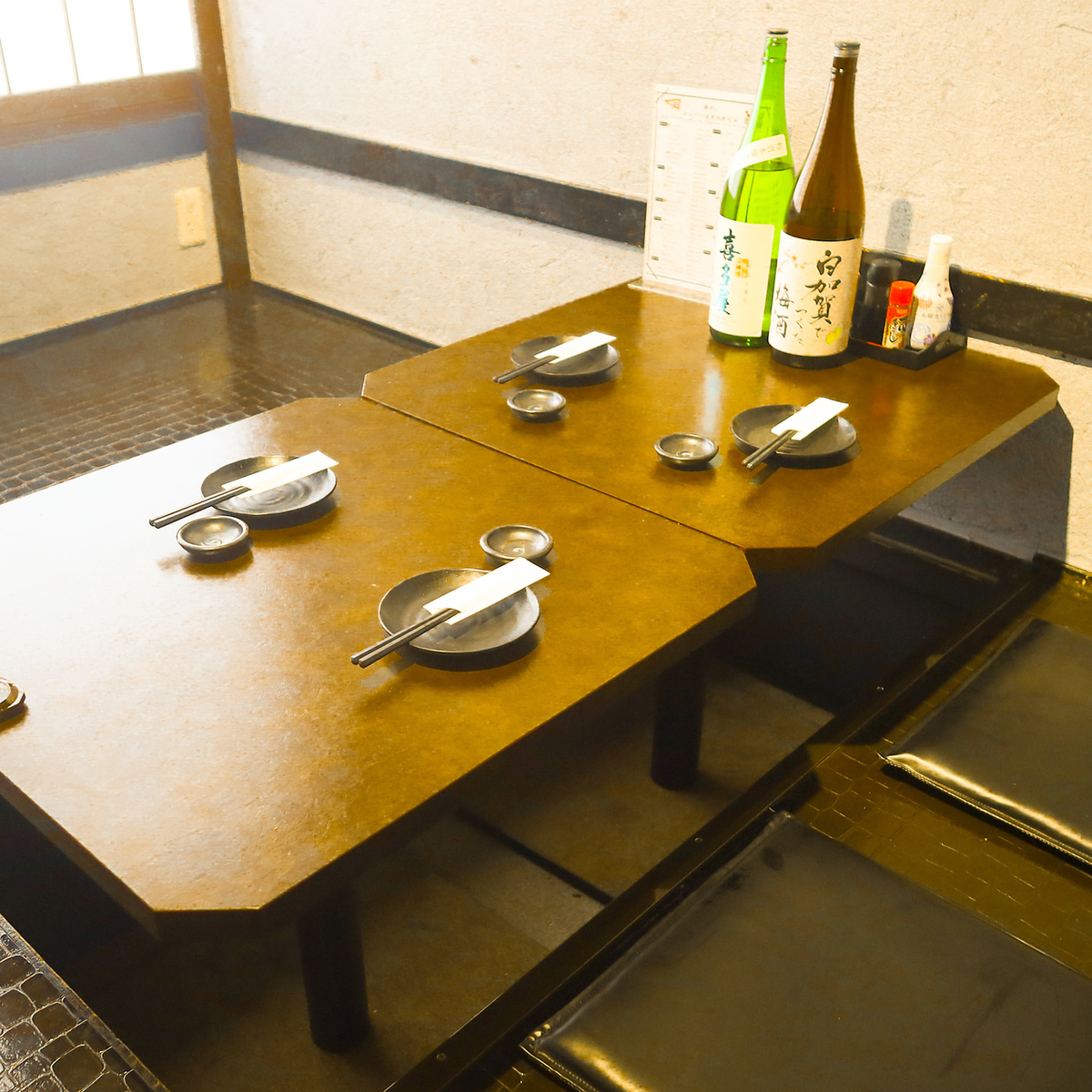 和の趣き溢れる店内は大人の為の落ち着いた雰囲気となります。