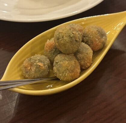 オリーブの肉詰めフリット