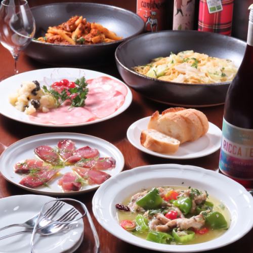 奥の席10から20名様、6名様席、4名様ベンチシートなど縦に奥深い店内は様々なシーンで楽しめます