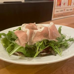 生ハムとルッコラサラダ