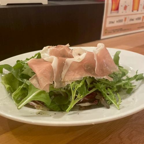 生ハムとルッコラサラダ