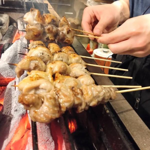 The charcoal-grilled yakitori is grilled in-house, so it's a great experience!