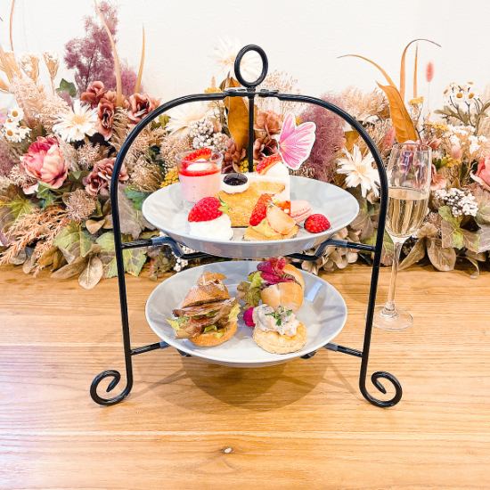 In addition to sweets, we also offer lunch and afternoon tea.