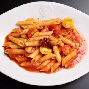 フレッシュトマトのアラビアータソース ペンネ