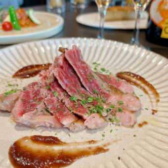 《2.5小时无限畅饮》主菜是黑毛和牛，尽情畅饮吧！以肉类料理为中心的派对方案