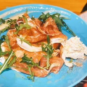 生ハムとフルーツ