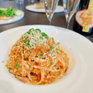 トマトクリームパスタ(甲殻類)