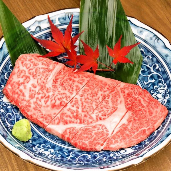 Newly opened in Shinsaibashi! A yakiniku restaurant where you can cut to order! Choose the amount and shape of your favorite meat!