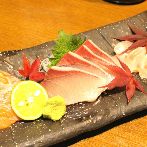 【鮮度超高♪】使用當季新鮮魚製作的各種刺身◎