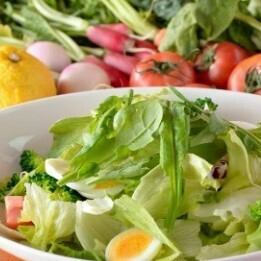 自家製ドレッシングで食べるGratoサラダ