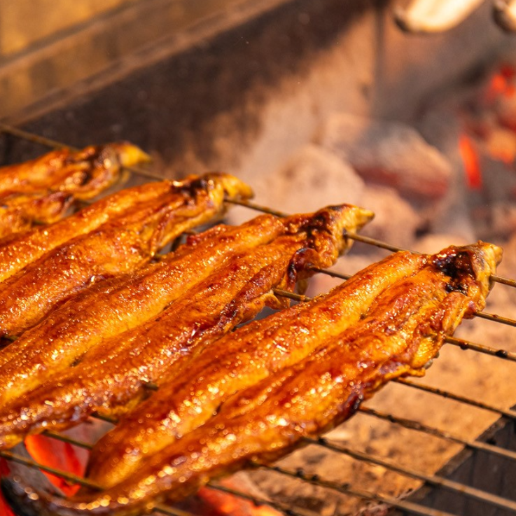 備長炭で丁寧に焼かれた表面はパリッと中はふっくらな鰻を満喫◎