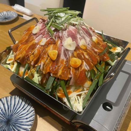 Yakitori and vegetable-packed spicy chitori nabe course with 2 hours of all-you-can-drink for 5,000 yen (tax included)