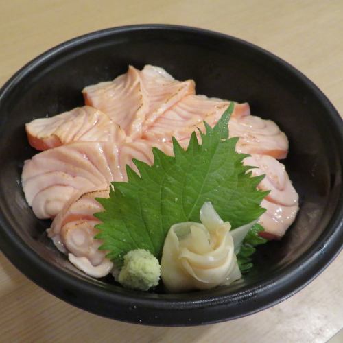 Broiled salmon bowl