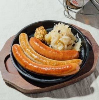 ソーセージ3種盛 / Three Sausage Platter