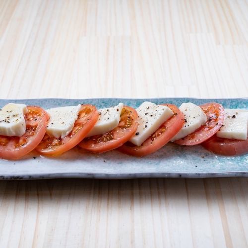 トマトとモッツァレラのカプレーゼ風