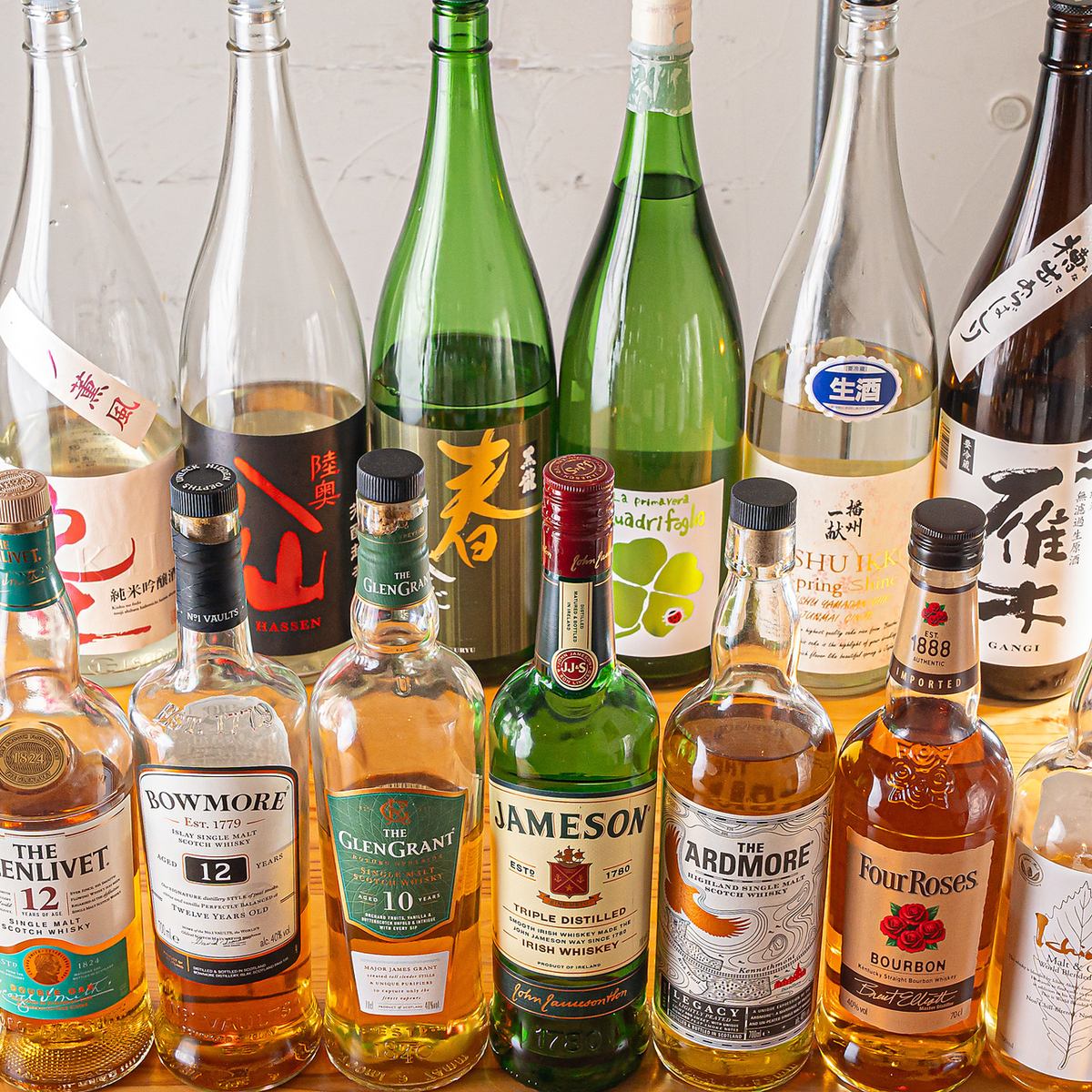当店では15種類の地酒やウィスキー等幅広いお酒を取り揃えてます