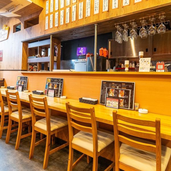 【カウンター席】会社帰りのサク飲み、デートにもおすすめのカウンター席です。
