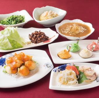 無限暢飲≪共8道菜≫ 4,680日圓→4,000日圓（含稅）可享用魚翅湯和辣椒醬蝦的套餐