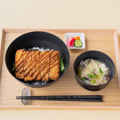 カツ丼（味噌汁、お新香付き）