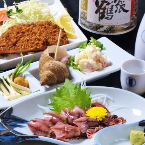 매일 바뀌는 "저녁 세트"는 요리 2 품, 통, 음료 3 잔 포함 2590 엔 (세금 포함)과 매우 유익!