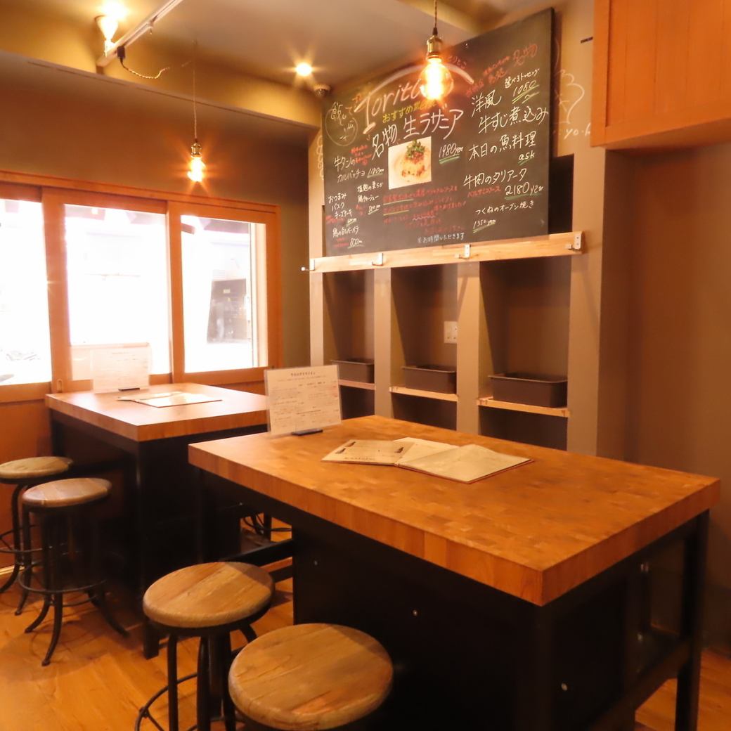 落ち着いた店内でごゆっくりお過ごしください。