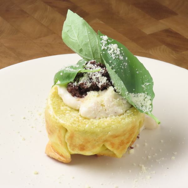 【名物！生ラザニア】自家製ボロネーゼと濃厚ベシャメルソースで仕上げた一品です◎