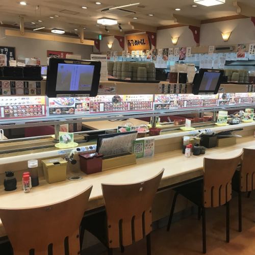 <p>ご注文はお席ごとに設置されたタッチパネルからラクラク!おひとり様のサク飯や晩酌、ランチにも使いやすいカウンター席もご用意しています。自分のペースで食べたいソロ飯にも、肩肘はらない気軽なお寿司デートにも◎リーズナブルな価格設定なのでガッツリ食べたい派の懐にも優しくて安心です♪ふらっと立ち寄るのもOK!!</p>