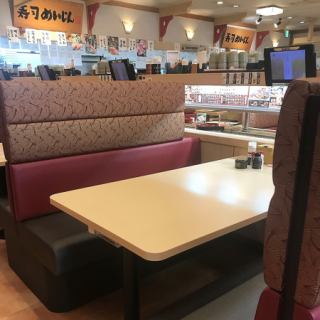 荷物が多くなりがちなお子様連れにも嬉しい、ソファーの椅子になっています。