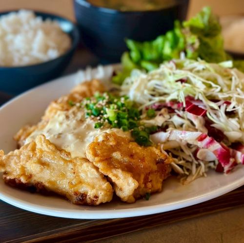 健康黒酢と自家製タルタルのチキン南蛮定食
