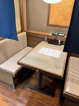 テーブル4名×4