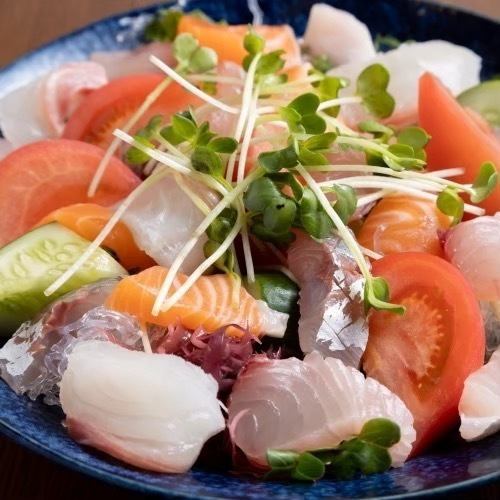简直就像生鱼片拼盘！Umikaya的海鲜沙拉