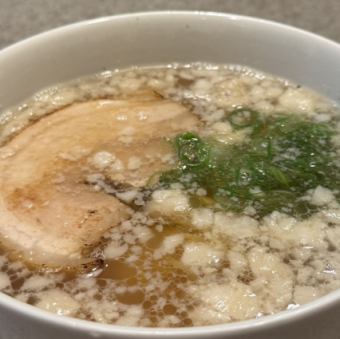 Umikaya 的特色拉面或猪肉拉面