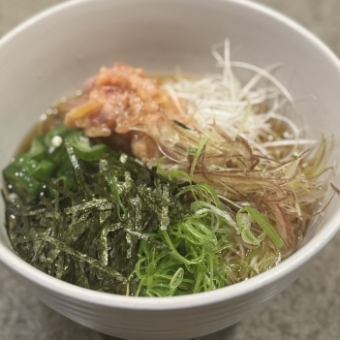 配料丰富的冷面