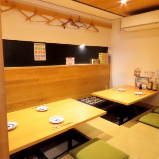 掘りごたつ式の座敷もございます。