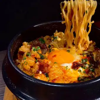 ピリ辛プデチゲラーメン
