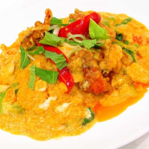 Stir-fried Soft Crab Shell with Fluffy Egg Curry "Poonim Pad Pong Curry"