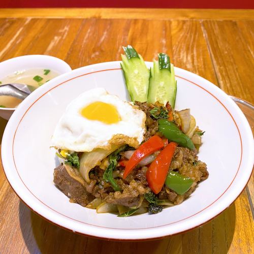 平日ランチ限定　牛肉ガパオ！スープ付